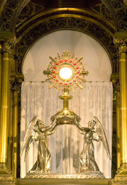 Adoration du Saint Sacrement à la Basilique Montmartre (Paris)