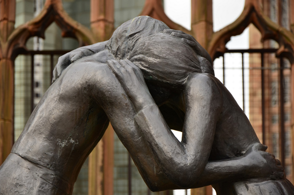 Statue de la réconciliation, cathédrale de Coventry
